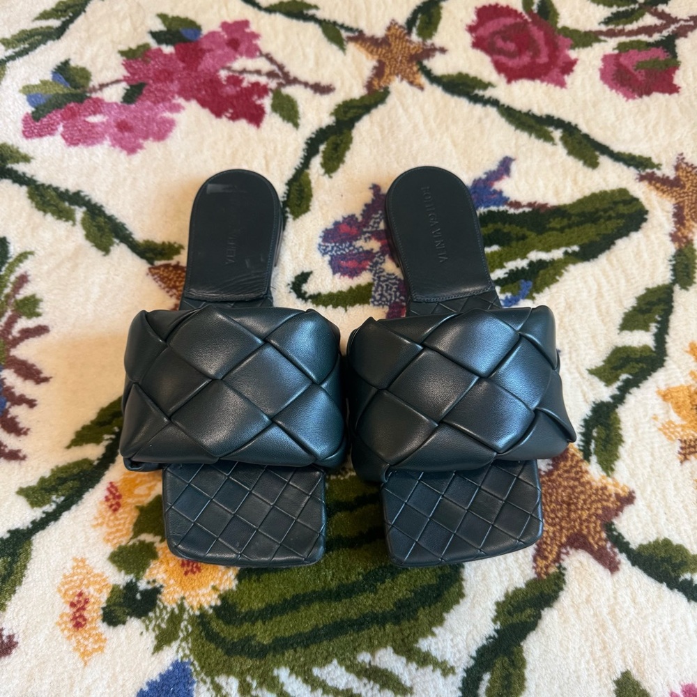 Bottega Veneta Lido Flat Quilted Slide Leather Sandals - LIKE NEW